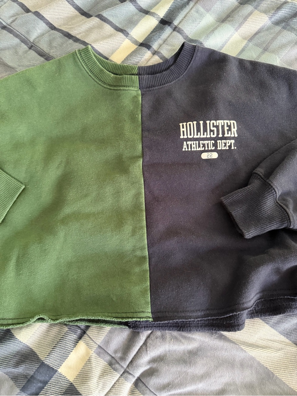 Hollister Two-Tone cropped Green & Navy Crew Sweatshirt